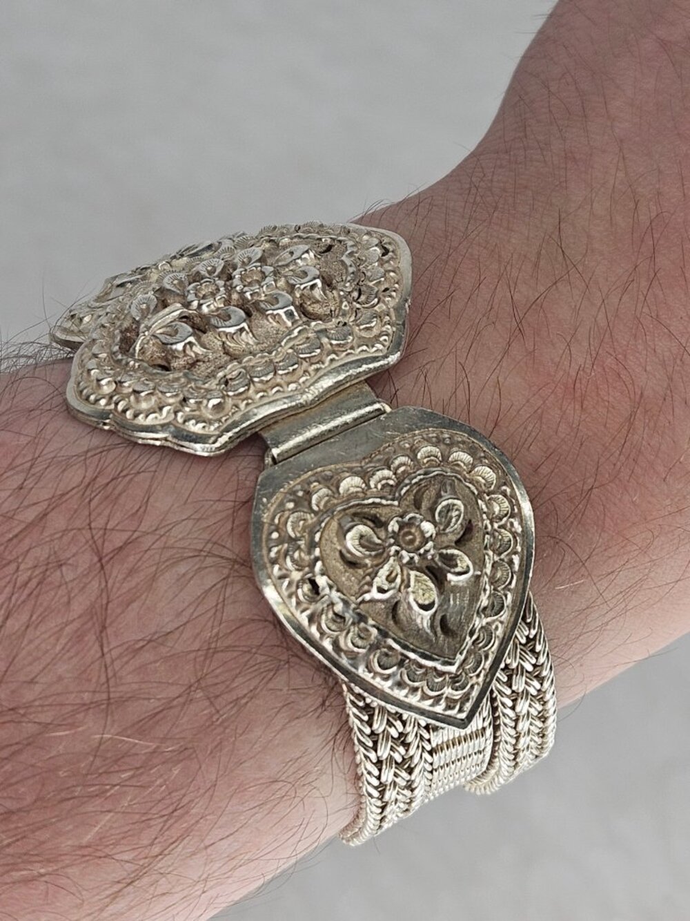 Vintage 900 Silver Flower Heart Shaped Crests Portrait Bracelet Cuff 7 inches - Picture 2 of 13